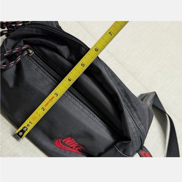 Vintage Nike 90’s Sling Bag Messenger Y2K Swoosh fanny pack NIKE JORDAN bulls - Picture 16 of 16